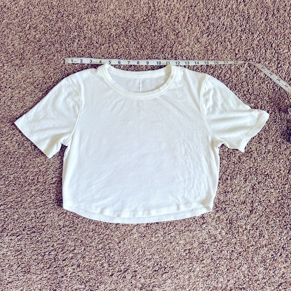Lululemon White Crop Top short Sleeve Tee Ribbed Material Size Small